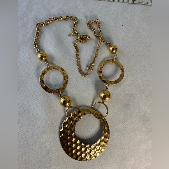 Three goldtone layering style necklaces - Picture 8 of 8